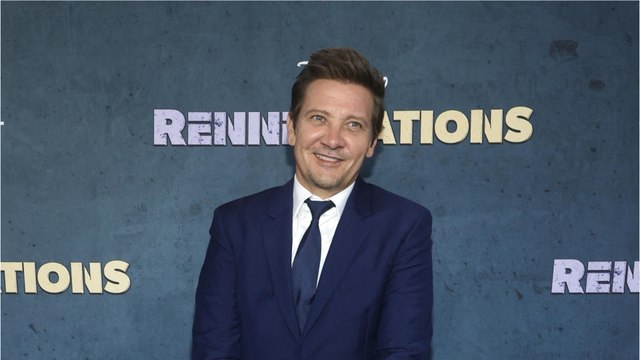 GALA VIDEO - Jeremy Renner : 4 mois après son accident, il fait son retour sur tapis rouge