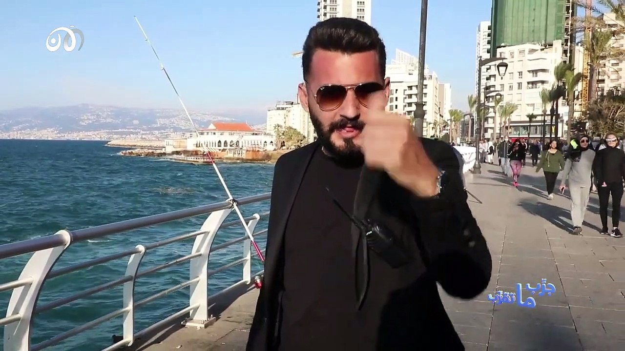 جرب ما تقرب 25 | ما زال إيلي جلادة يوفر الحماية للمارة في الشارع بمواقفه الكوميدية