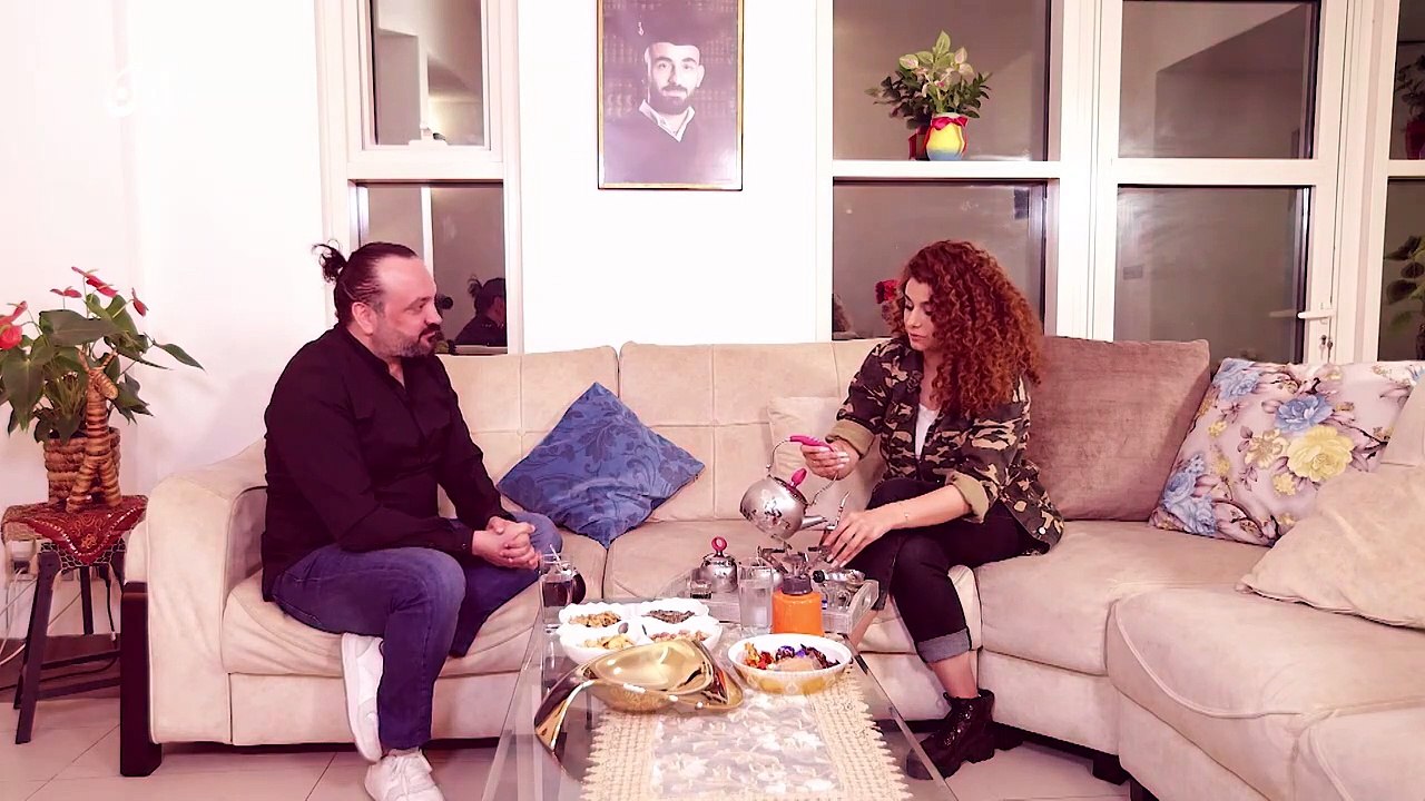 حوار مميز مع الفنانة آنجي شيا مع تمام عجمية ج1 | بشفافية مع تمام