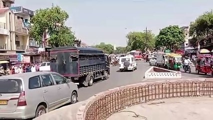 Chitrakoot news video: चित्रकूट से भारी सुरक्षा के बीच प्रयागराज को निकला अतीक का काफिला