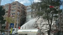 Şanlıurfa'da depremde hasar gören binalar yıkılıyor