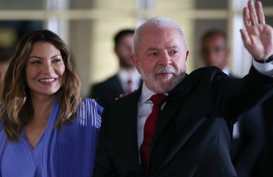 Governo gasta R$ 42 mil com cama e R$ 65 mil com sofá para Lula e Janja
