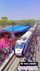 राजस्थान की पहली वंदे भारत एक्सप्रेस ट्रेन बस्सी रेलवे स्टेशन पहुंची