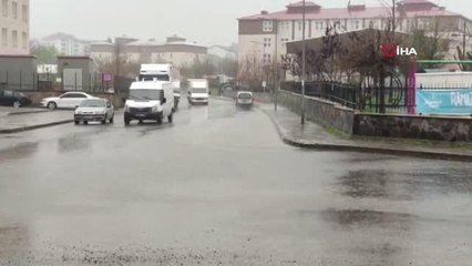 Bingöl'de iki gündür devam eden sağanak dereleri coşturdu