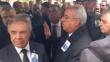 DSP Genel Başkanı Önder Aksakal'a cenazede tepki: "Üç koltuğa partiyi sattılar!"