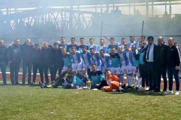 Tavşanlı'da Çobanköyspor şampiyonluk kupasını aldı