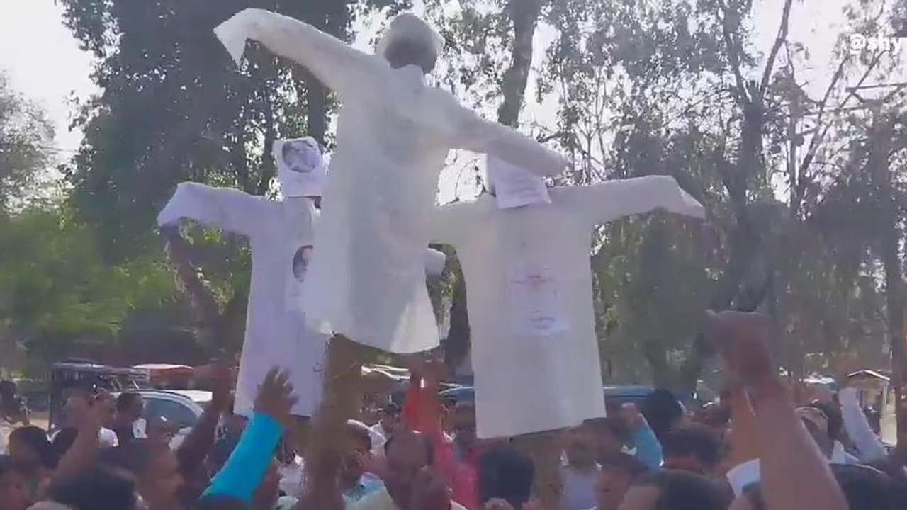 पूर्णिया: प्राथमिक शिक्षक संघ ने मुख्यमंत्री, उपमुख्यमंत्री और शिक्षा मंत्री का फूंका पुतला