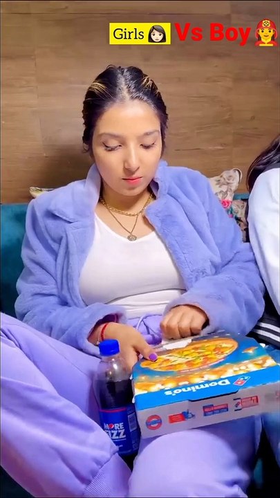 Girls Vs Boys funny video eating  pizza and buffalo bone