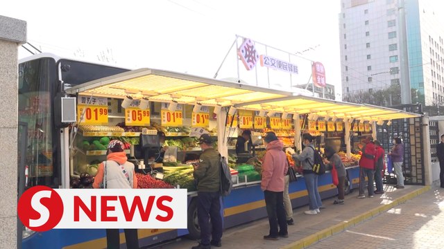Retired bus converted to sell vegetables and fruits in Beijing