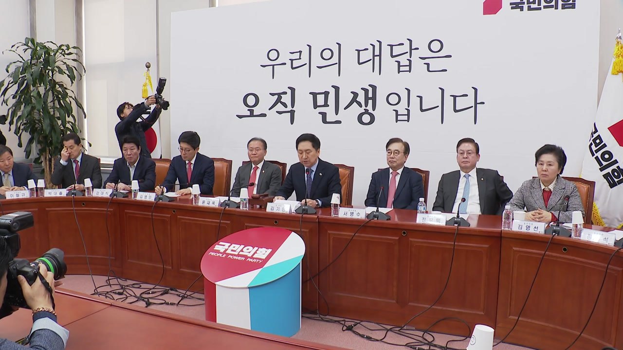 [나이트포커스] 중진들, 출범 한 달 '김기현 체제'에 쓴소리 / YTN