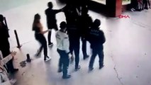 İzmir'de hastane polisi ve güvenlik görevlilerine saldırı kamerada