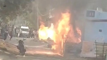 नीमच: शॉर्ट सर्किट के चलते वेन में लगी भीषण आग ,वेन जलकर हुई खाक