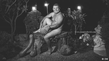 España: una aldea se desnuda