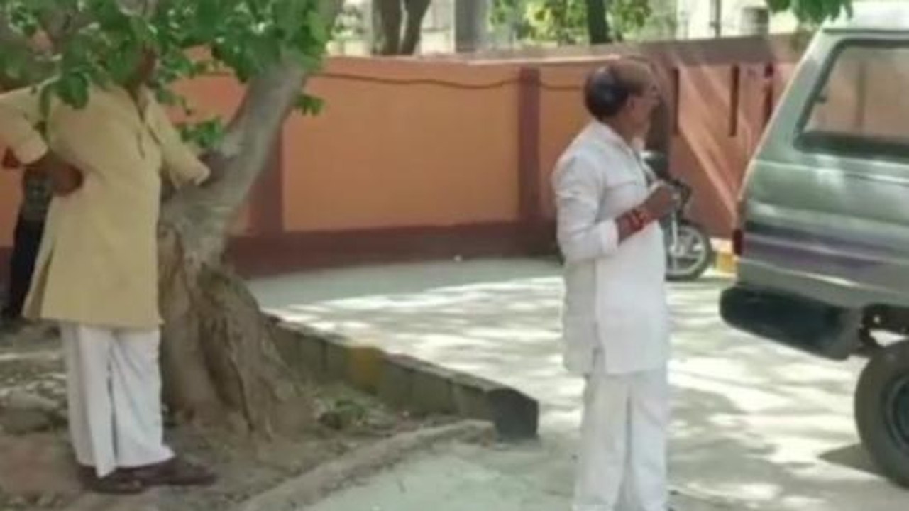 देवरिया: संदिग्ध परिस्थितियों में एक व्यक्ति ने फांसी लगाकर दी जान, जांच में जुटी पुलिस