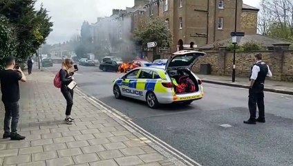 Londra'da panik anları.. Cayır cayır yandı