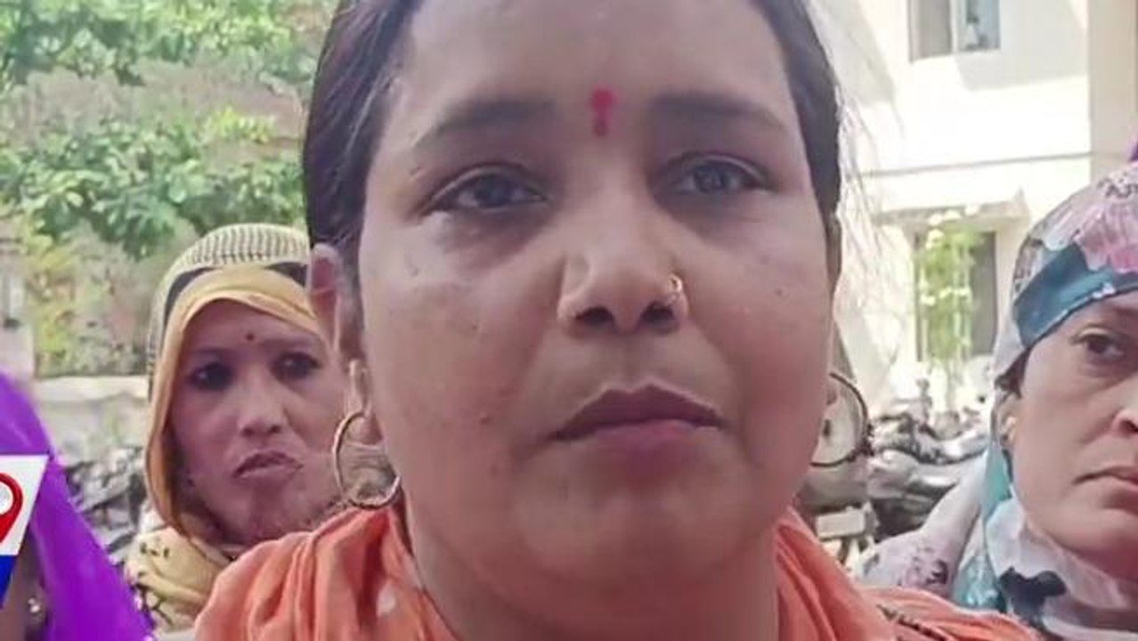 देवास : एक साथ कई महिलाओं ने खून से लिखे पत्र, सीएम को किए पोस्ट