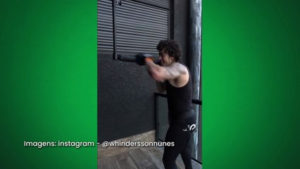 Whindersson Nunes tirando onda no treino de box!
