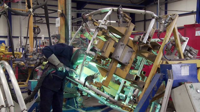 Automobile: le constructeur français Ligier présente sa première voiture électrique