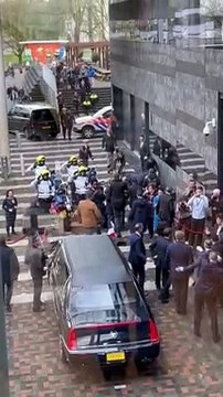 Manifestantes correm para Macron em nova agitação nos Países Baixos