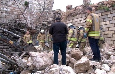 Fatih'te Silivrikapı surlarının bir bölümü yıkıldı: 1 ölü