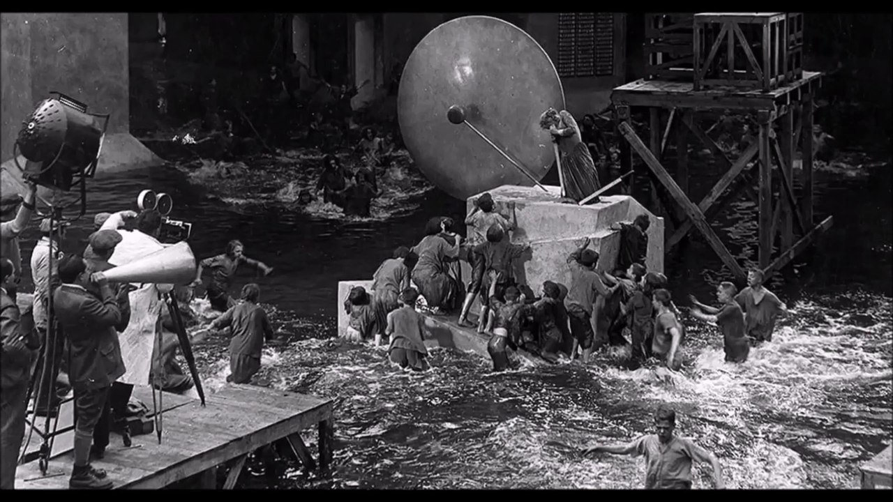 Behind the Scenes of Metropolis (1927)