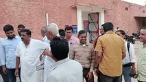 भीड़ ने किया कुछ ऐसा कि  पुलिस ने  बरसाए लट्ठ