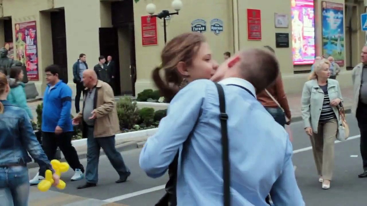 Mega Kiss Prank. Фокус - развод на поцелуи. (StreetFunD)