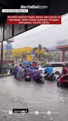 Kondisi terkini hujan deras dan banjir di kawasan Jalan Gatot Subroto Tengah, Denpasar, Kamis (13/4).