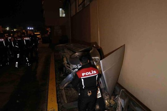Polisin 'dur' ihtarına uymadı, kaçmaya başlayan alkollü sürücü kaza yaptı