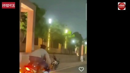 लखनऊ में चल रहा युवाओं का  स्टंट देखकर हुए लोग हैरान