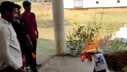 बैतूल: नर्सिंग कालेज के बाहर ABVP ने जलाया पुतला, की जमकर नारेबाजी,जानिए वजह