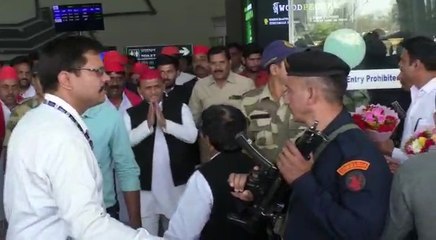 उत्तर प्रदेश के पूर्व मुख्यमंत्री अखिलेश यादव इंदौर पहुंचे