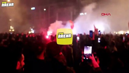 Samsunsporlu taraftarlar, Süper Lig'e yükselmenin mutluluğunu coşkuyla kutladı