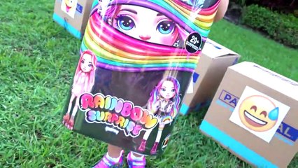 Kids Roma Show Diana and Roma open toy boxes