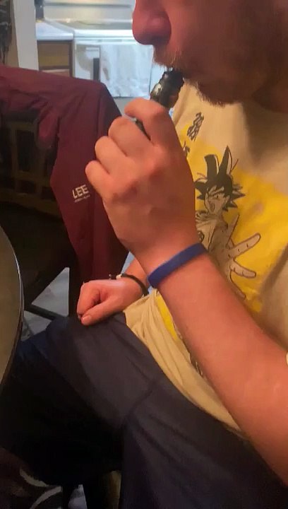 Il crée un vortex avec de la fumée de cigarette électronique