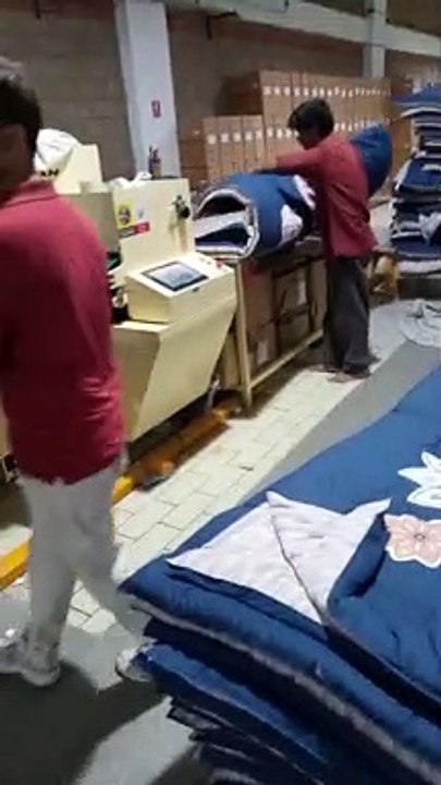 Beautiful blanket folding machine