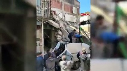 İstanbul'da metruk binada çökme