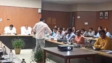 सिद्धार्थनगर: नगर निकाय चुनाव को सकुशल संपन्न कराने के संबंध में जिलाधिकारी ने की बैठक