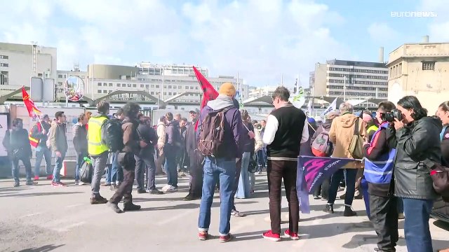 عشية قرار حاسم للمجلس الدستوري.. يوم تعبئة جديد في فرنسا ضد إصلاح نظام التقاعد