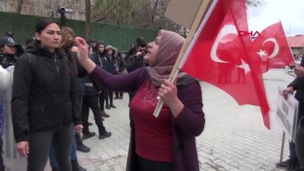 KIZI İÇİN EVLAT NÖBETİNE KATILAN ANNE BİZ, HAKKIMIZ OLAN EVLATLARIMIZI İSTİYORUZ