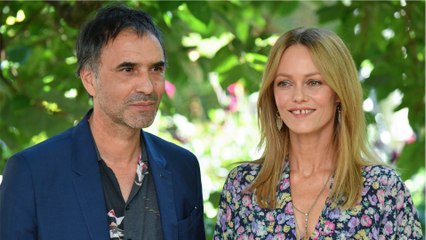 Download Video: GALA VIDEO - Vanessa Paradis, ce changement dans son mariage avec Samuel Benchetrit : “Il s'est fait violence…”