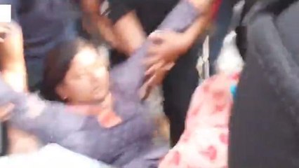 মাটিগাড়া: মীনাক্ষীকে চ্যাংদোলা করে নিয়ে গেল পুলিশ..রণক্ষেত্র শিলিগুড়ি