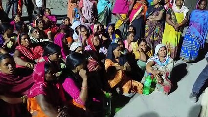 रोजगार की मांग को लेकर भू- विस्थापितों ने किया मानिकपुर में 10 घंटे तक चक्काजाम