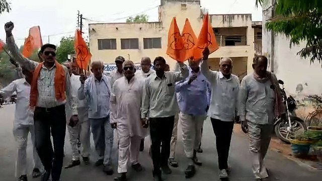 किसानों ने उठाई आवाज, पहुंचे कलक्ट्री, सौंपा ज्ञापन