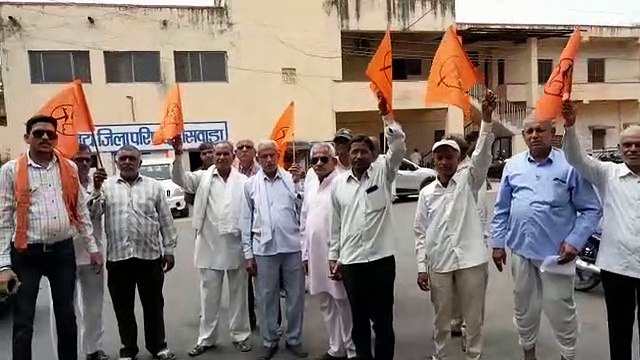 किसानों ने उठाई आवाज, पहुंचे कलक्ट्री, सौंपा ज्ञापन