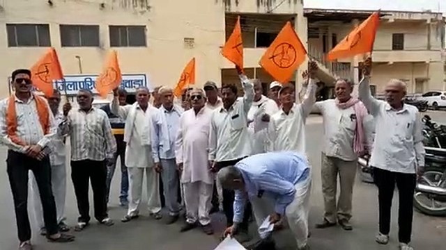 किसानों ने उठाई आवाज, पहुंचे कलक्ट्री, सौंपा ज्ञापन