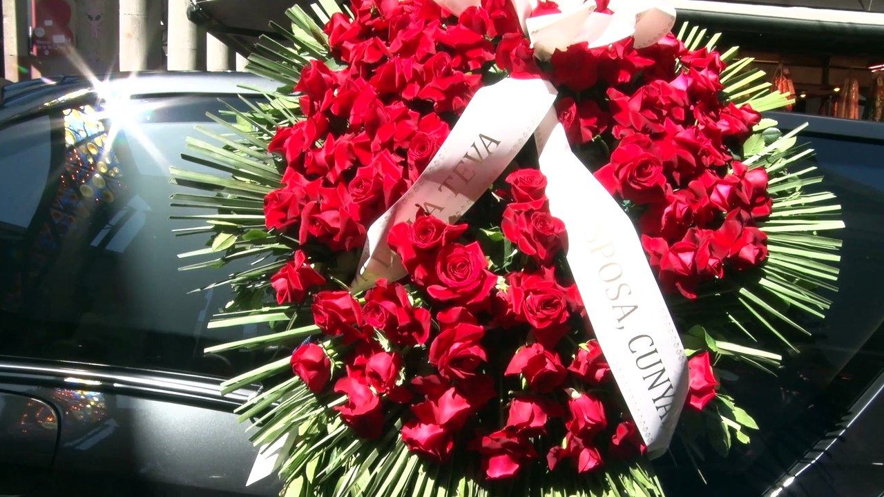 Comerciants i ciutadans acomiaden Joan Bayén, propietari del bar Pinotxo de la Boqueria