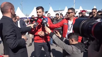 SELÇUK BAYRAKTAR'TAN TEKNOFEST'TE YARIŞAN ÖĞRENCİLERE ZİYARET