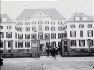 Dr .Radjiman Widyodiningrat beserta beberapa bangsawan Jawa di Belanda tahun 192