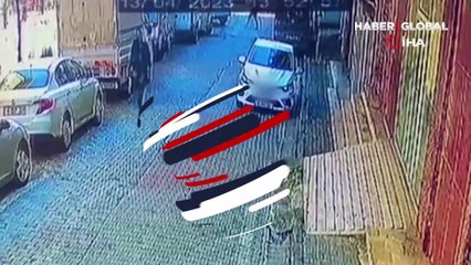 5 aracın üzerine devrildi! Güngören'de binanın çökme anın yeni görüntüsü ortaya çıktı